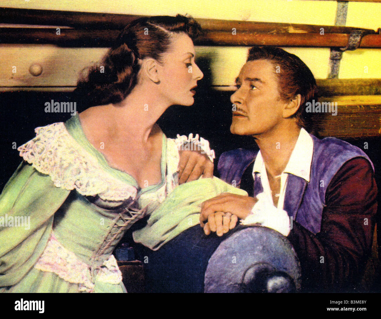 Contre TOUS LES DRAPEAUX 1952 UI film avec Errol Flynn et Maureen Hara Photo Stock Alamy
