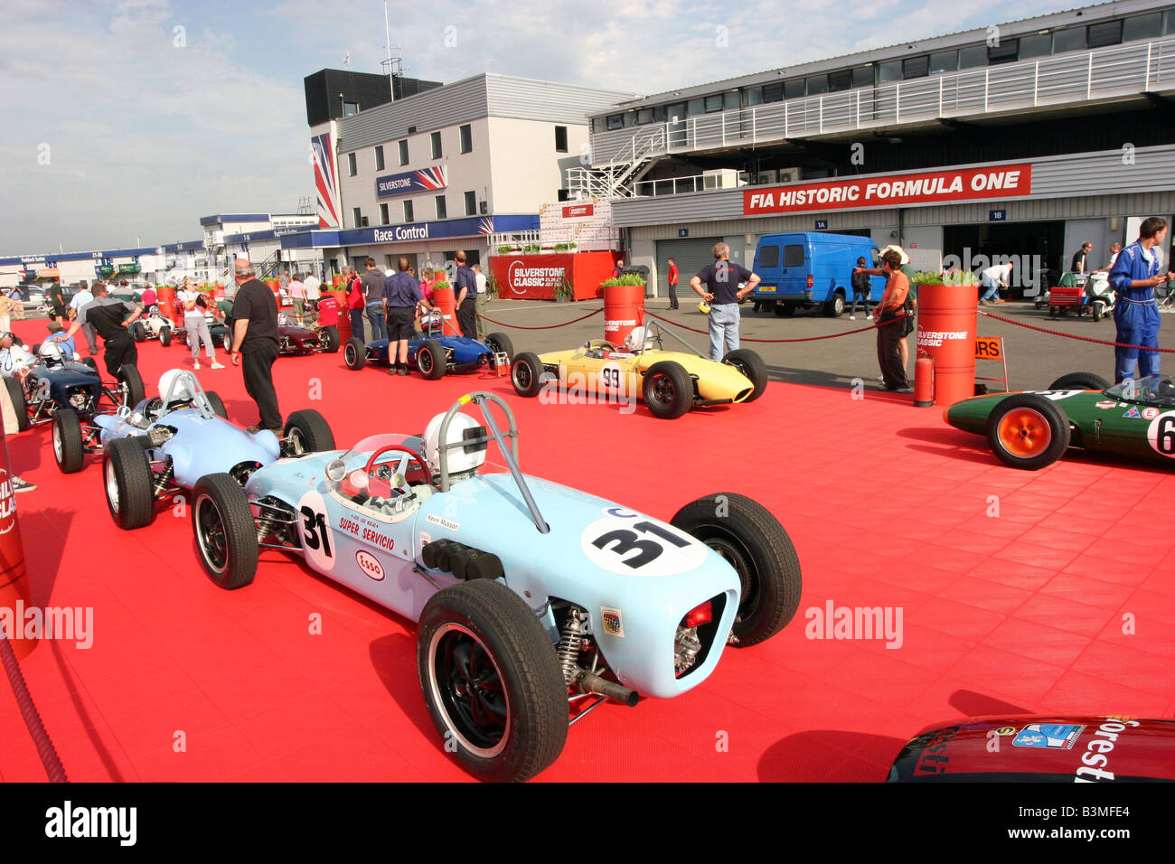 Voie des stands à Silverstone sur classic racing day Banque D'Images