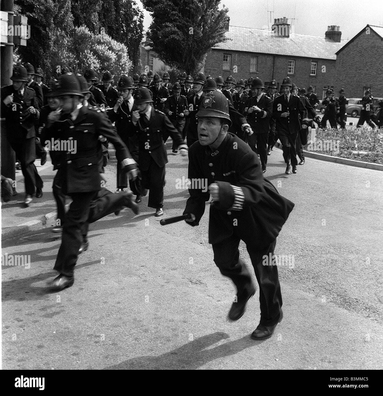 Norman Wisdom comédien Juillet 1962 dans une scène du film sur le rythme mirrorpix Banque D'Images