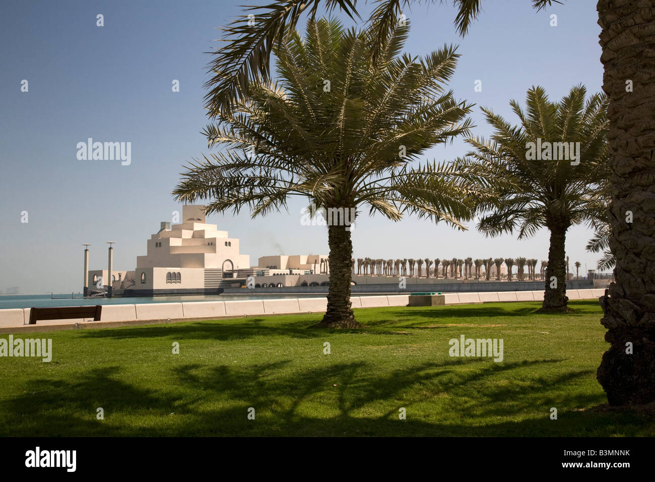 Nouveau Musée d'Art islamique de Doha Qatar Doha Bay Moyen-orient Golfe Arabo-Persique Corniche Skyline Skyline Banque D'Images