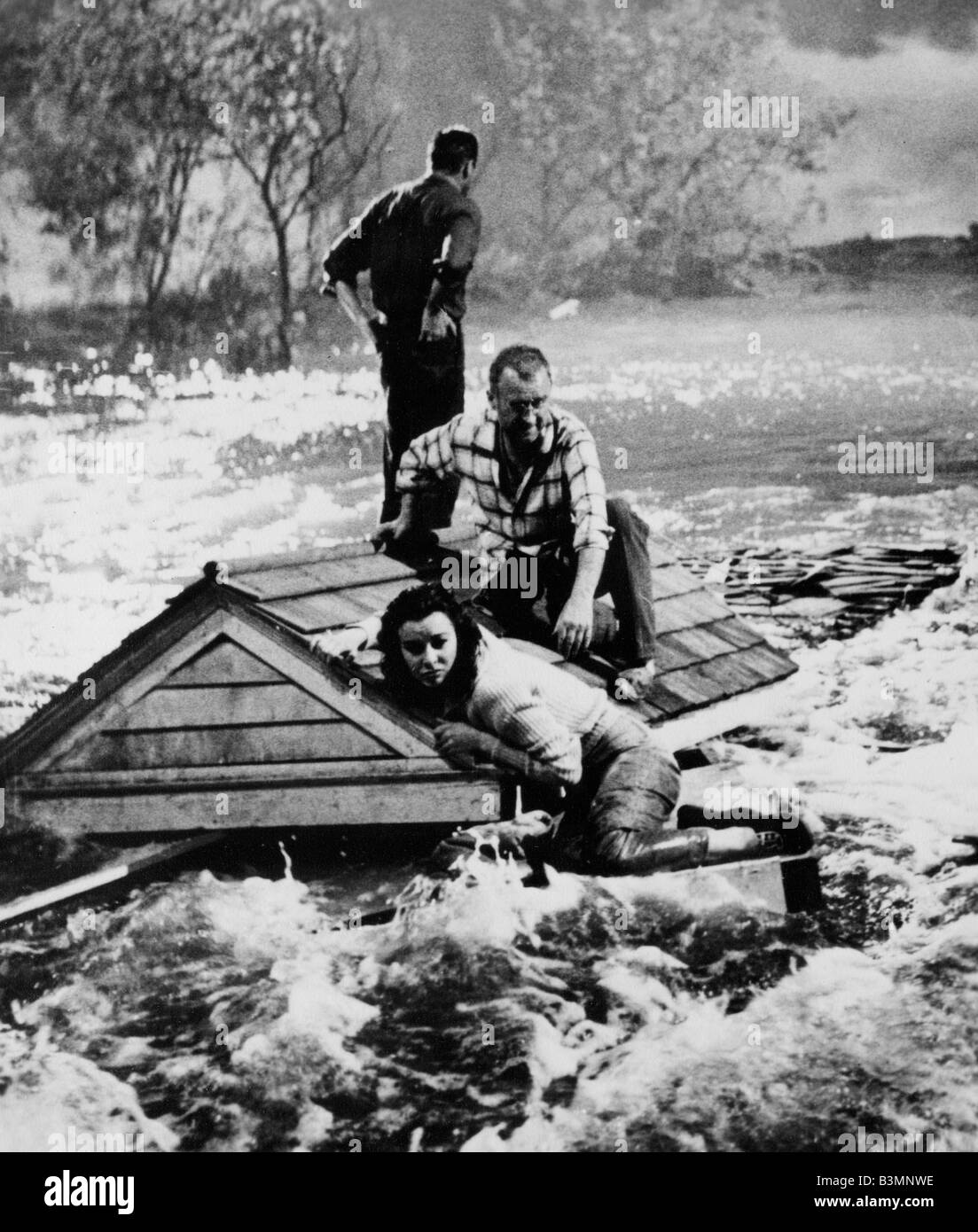 Les inondations de LA PEUR 1959 Rank film avec Howard Keel et Anne Heywood Banque D'Images