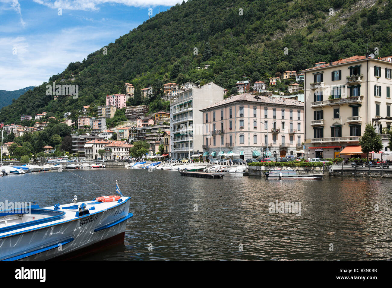 Sur les quais au bord du lac de Côme, Lac de Côme, Lombardie, Italie Banque D'Images Sur les quais au bord du lac de Côme, Lac de Côme, Lombardie, Italie Banque D'Images