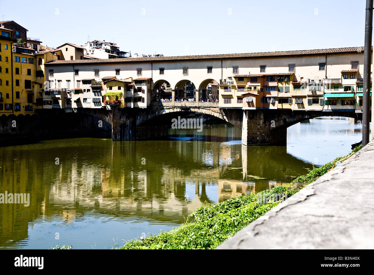 Le Ponte Vecchio l'ancien pont c'est une rue commerçante dans l'Arno Fiume Banque D'Images