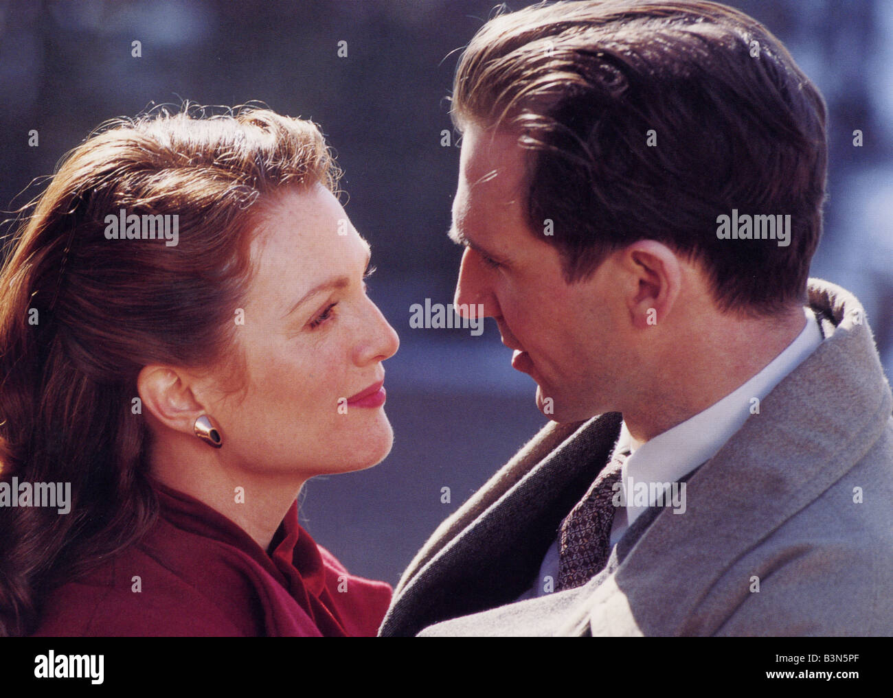 Fin de l'affaire 1999 Columbia film avec Julianne Moore et Ralph Fiennes D'après le roman de Graham Greene Banque D'Images Fin de l'affaire 1999 Columbia film avec Julianne Moore et Ralph Fiennes D'après le roman de Graham Greene Banque D'Images