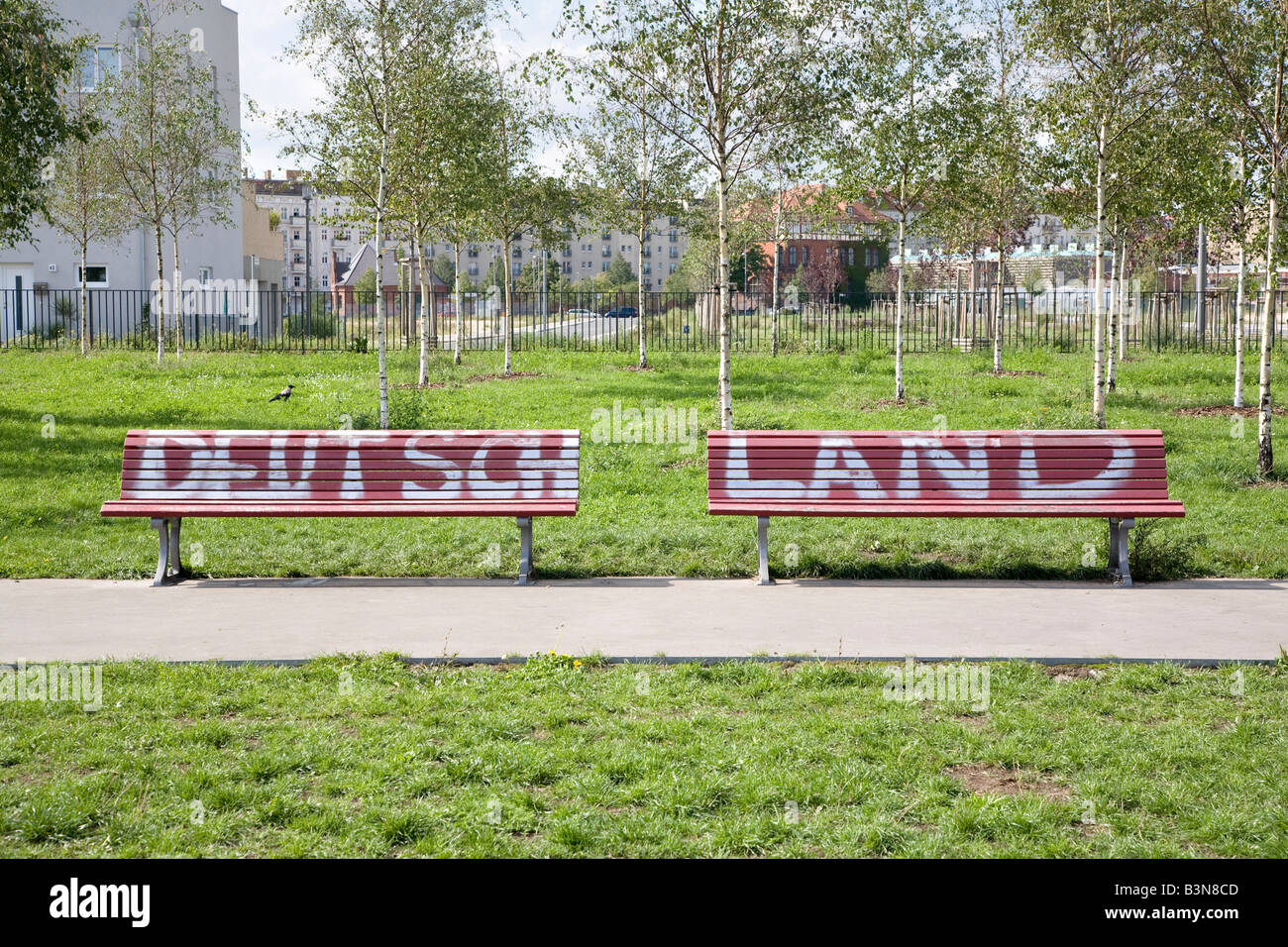 2 banc en bois s à Berlin avec le mot Deutschland Allemagne écrit sur eux Banque D'Images