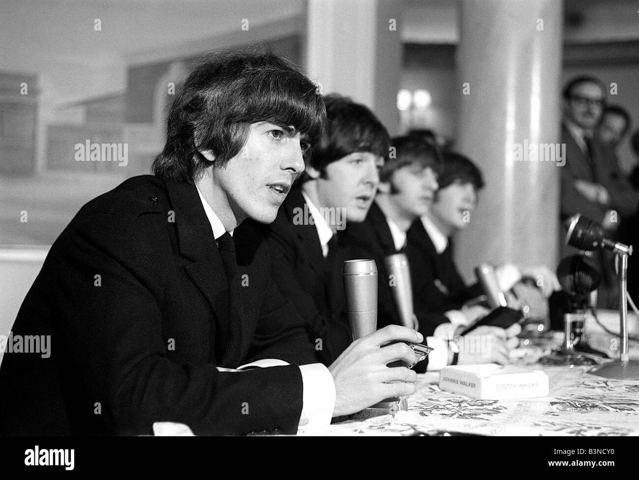 Groupe pop les Beatles Octobre 1965 John Lennon Paul McCartney George Harrison Ringo Starr les Beatles lors d'une conférence de presse Banque D'Images