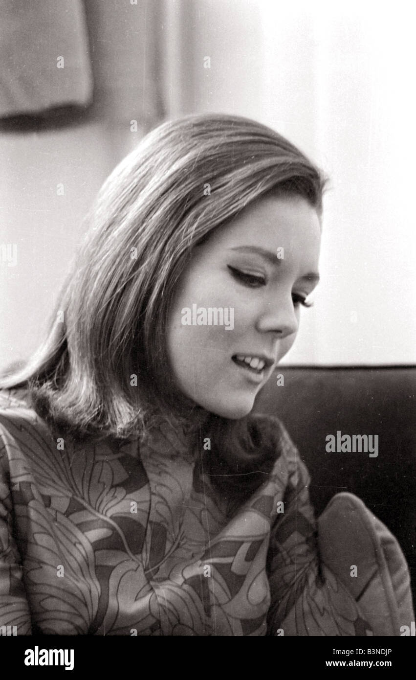 L'actrice Diana Rigg dans soir Pantalon Mars 1967 Banque D'Images