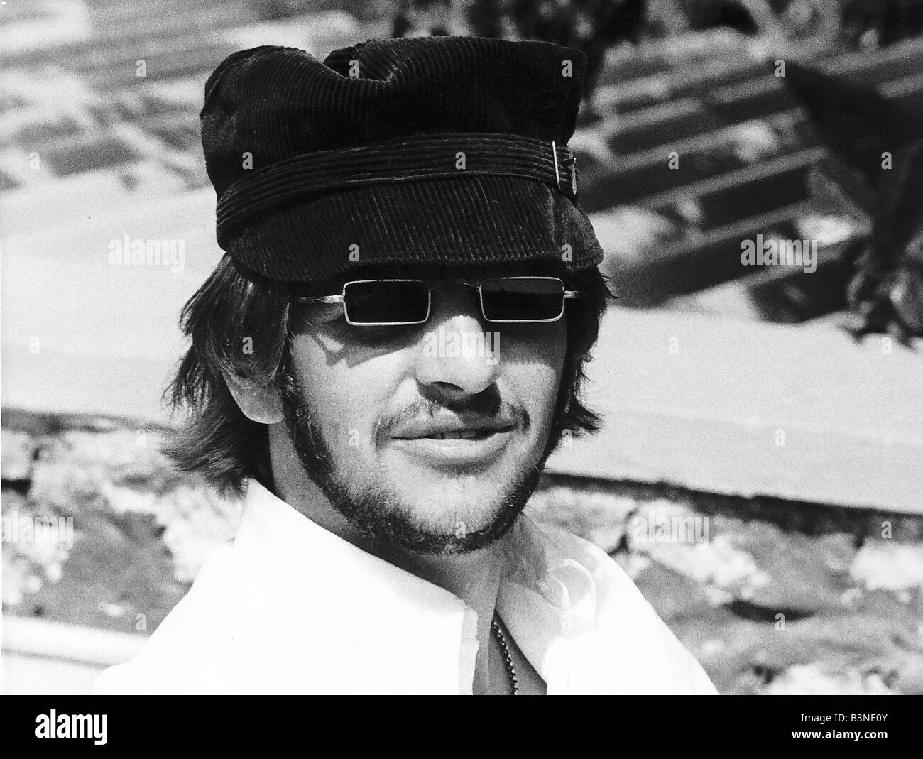 Avec le batteur Ringo Starr, les Beatles portant des lunettes de soleil et  de hat 1960 Photo Stock - Alamy