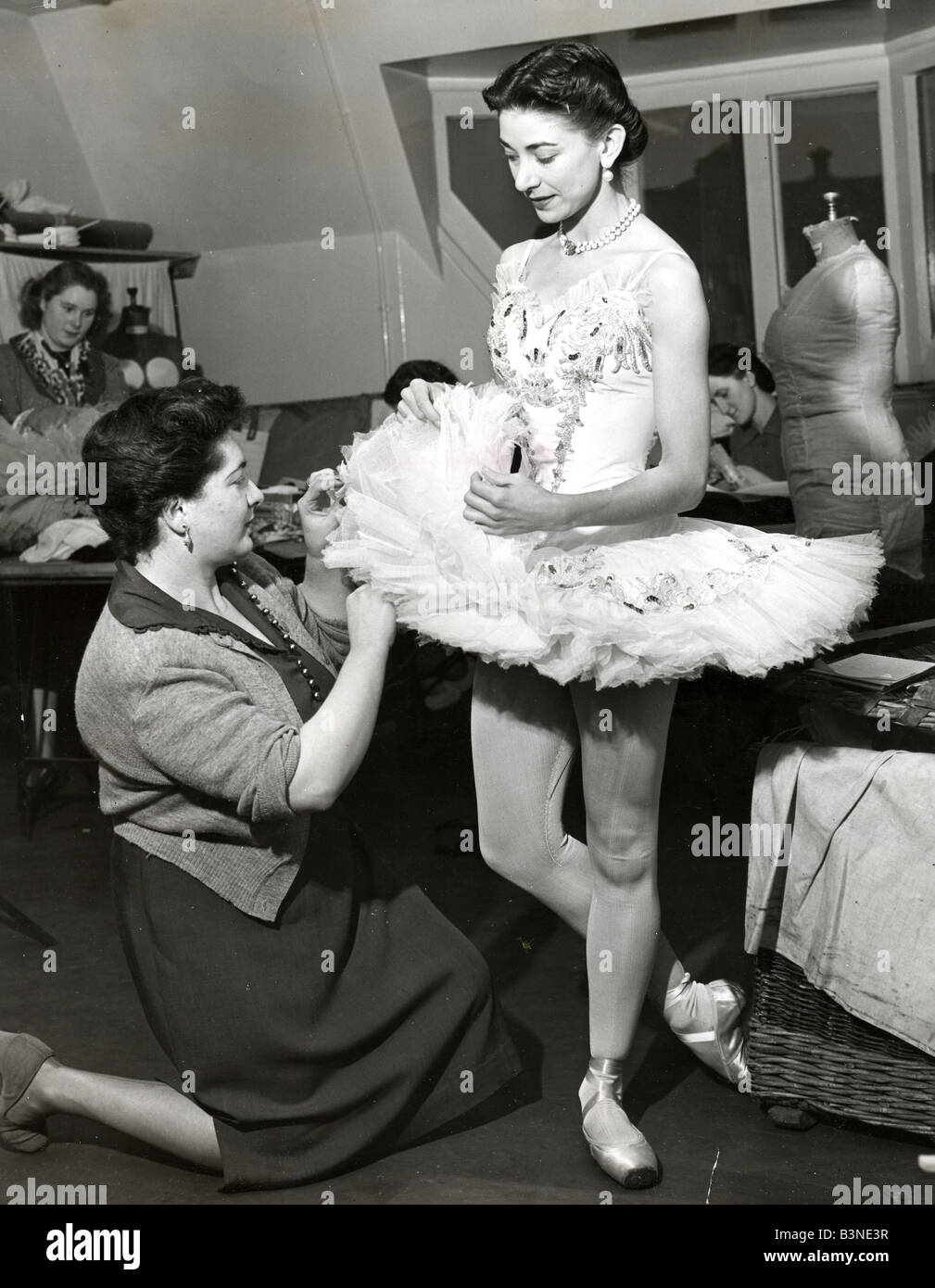 MARGOT FONTEYN English ballerina backstage au Théâtre de Drury Lane, Londres Banque D'Images