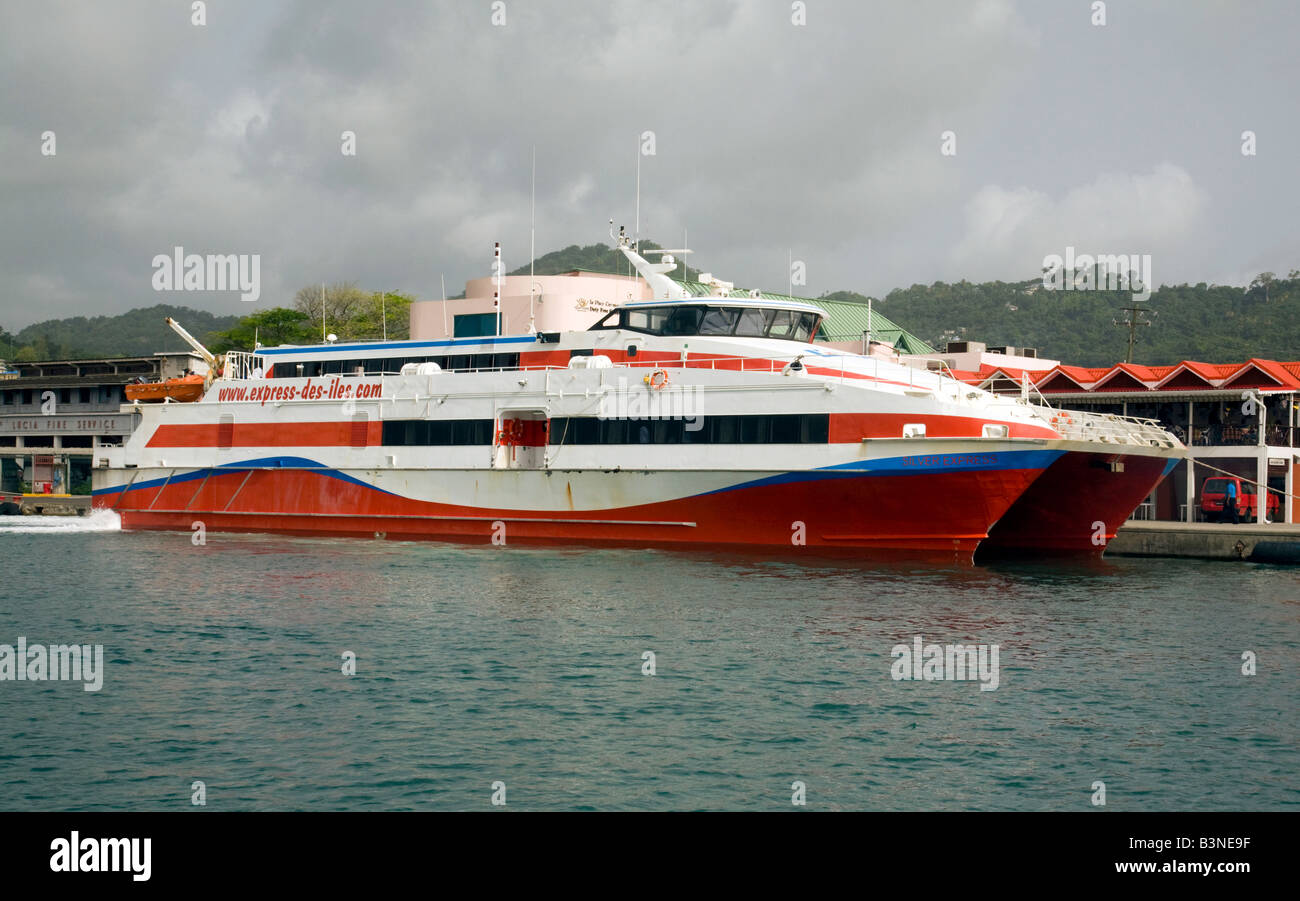 L 'Enregistrement des Isles' ferry au port à Castries, Sainte-Lucie, "West Indies", des Caraïbes Banque D'Images