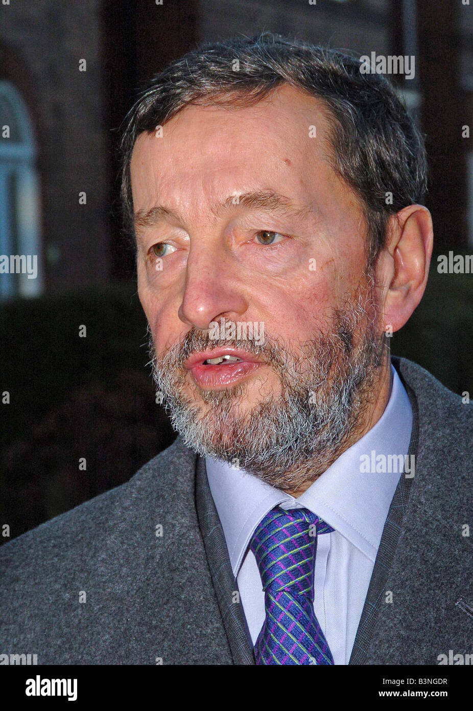 David Blunkett Secrétaire accueil Décembre 2004 quitter son Sheffield home Banque D'Images