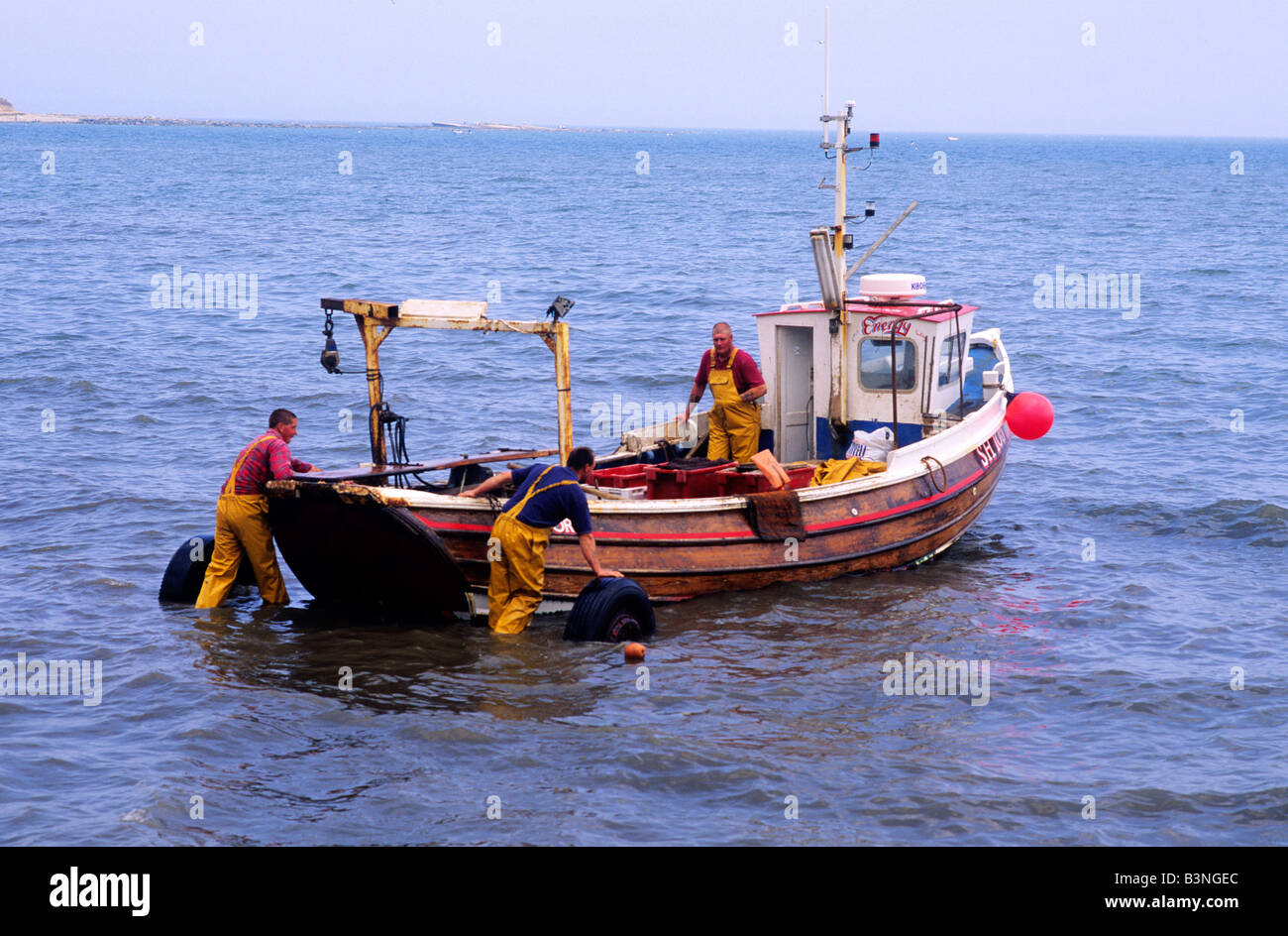 St Francis Bay Cobble Bateau de pêche bateau mer du Nord Yorkshire Coast Anglais Angleterre côtière pêcheur pêcheurs britanniques Banque D'Images