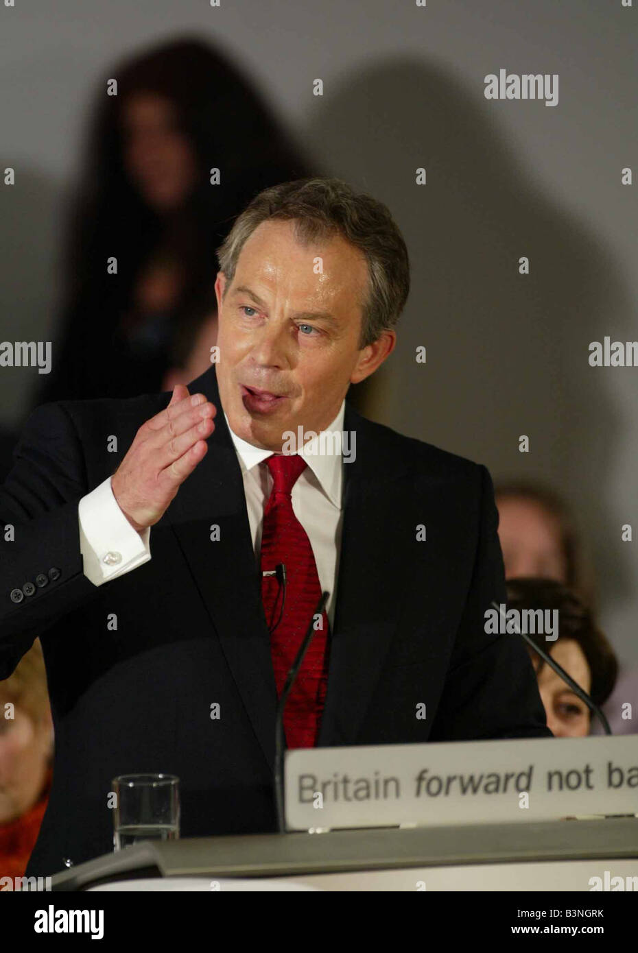 Tony Blair, Premier Ministre de participer à une réunion d'adoption de l'Sedgfield Parti du Travail de l'élire comme candidat pour le parti du travail pour l'élection qui aura lieu en Mai 2005 Avril Banque D'Images