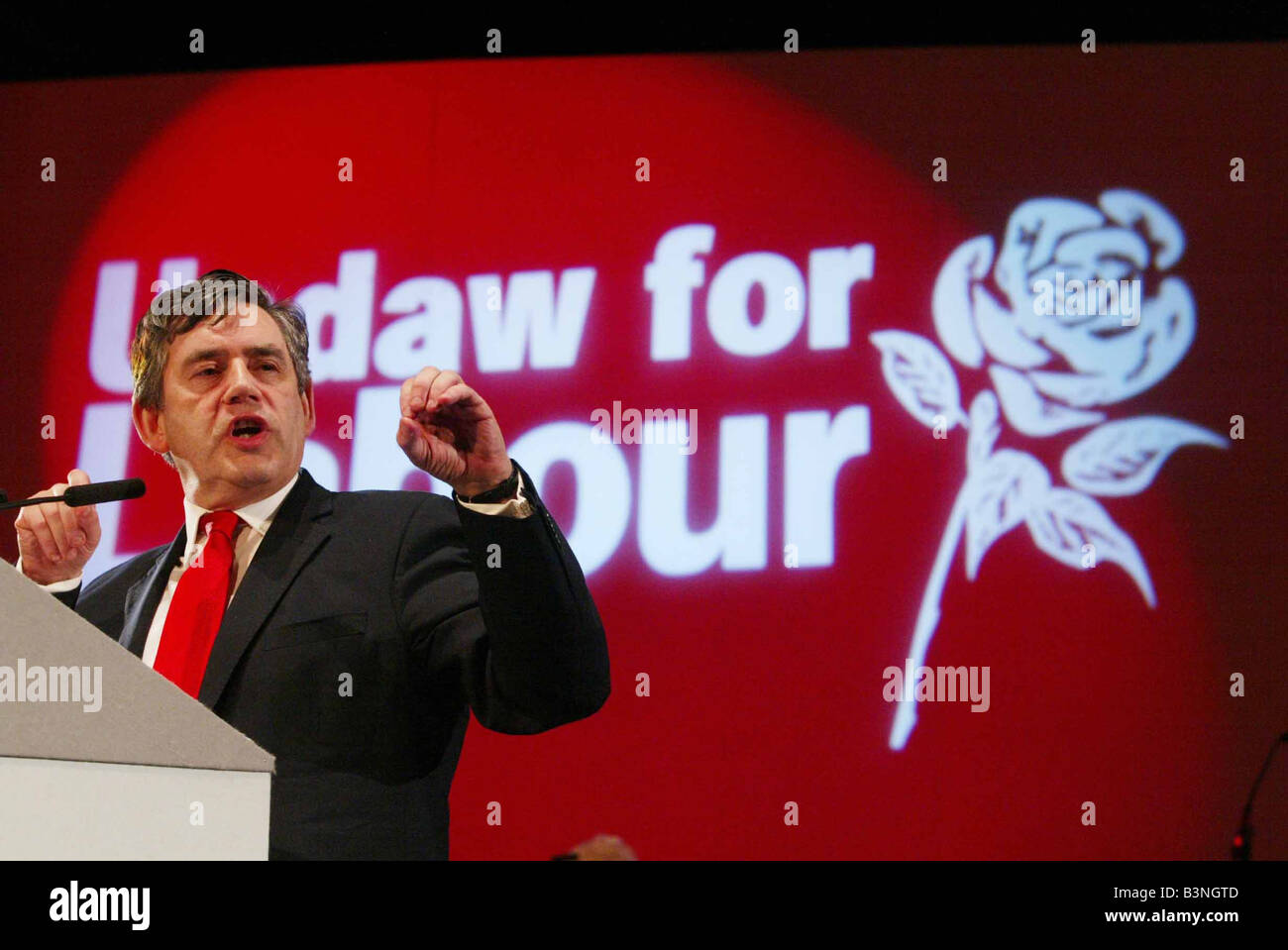 Chancelier Gordon Brown a pris la réunion du syndicat USDAW dans les jardins d'hiver Blackpool durant sa tournée whistle stop Brown et son épouse Sarah visité le nord ouest durant la campagne électorale générale Avril 2005 Banque D'Images