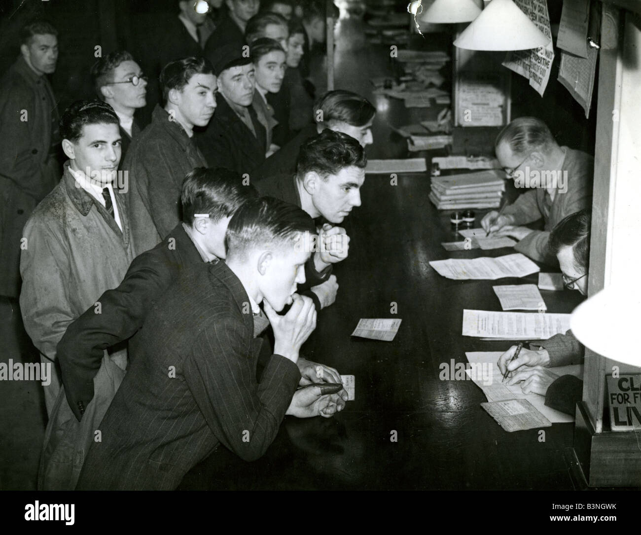 SERVICE NATIONAL en 18 ans signe sur dans les années 1950 Banque D'Images