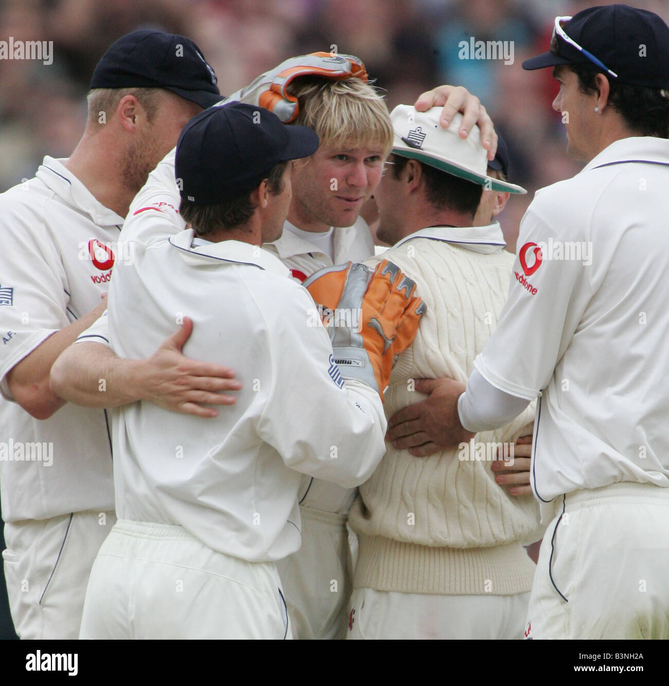 Matthew Hoggard célèbre l'Australien s'en batte guichet de l'Angleterre pendant la 5ème et dernière Australie v test cricket match à l'ovale dans le sud de Londres, septembre 2005 Banque D'Images