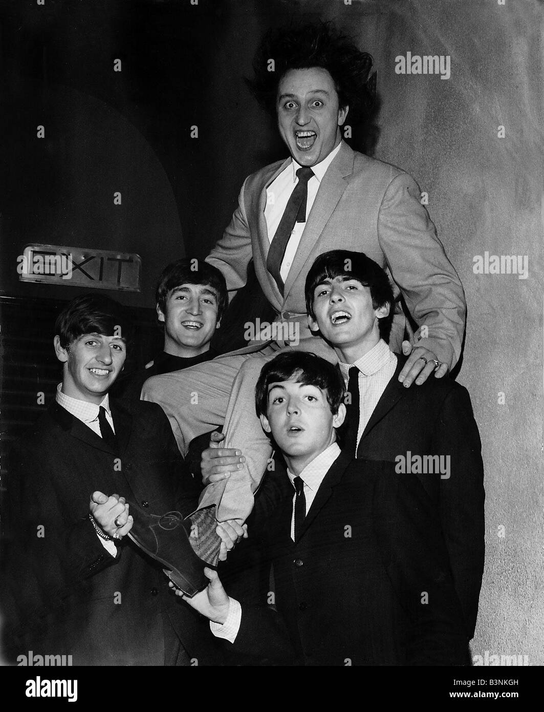 Ken Dodd avec les Beatles Ringo Starr Paul McCartney John Lennon George Harrison Novembre 1963 Banque D'Images