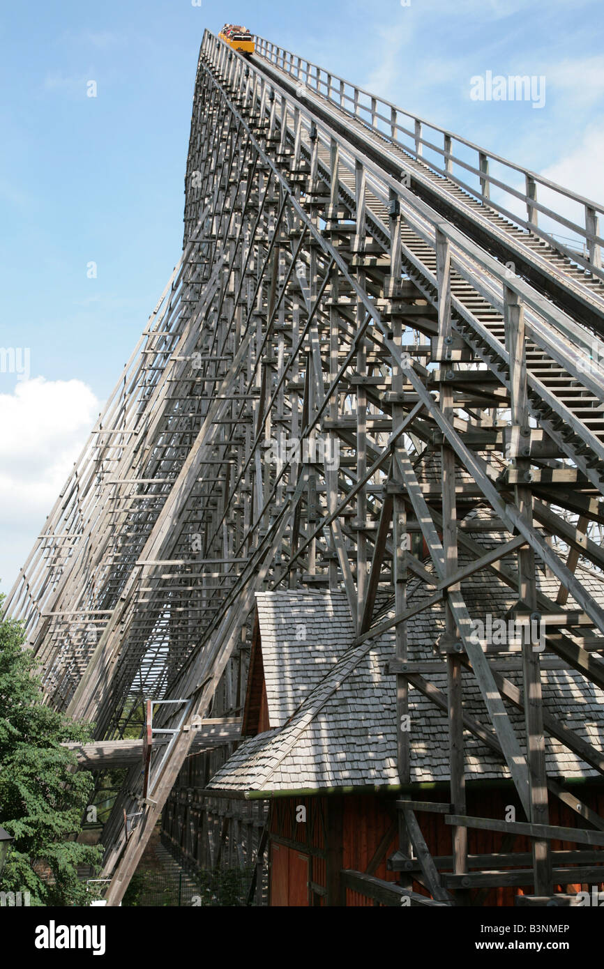 Montagnes russes en bois à Heide Park Soltau Allemagne fait Holz Achterbahn der Welt Heide Park Soltau Banque D'Images