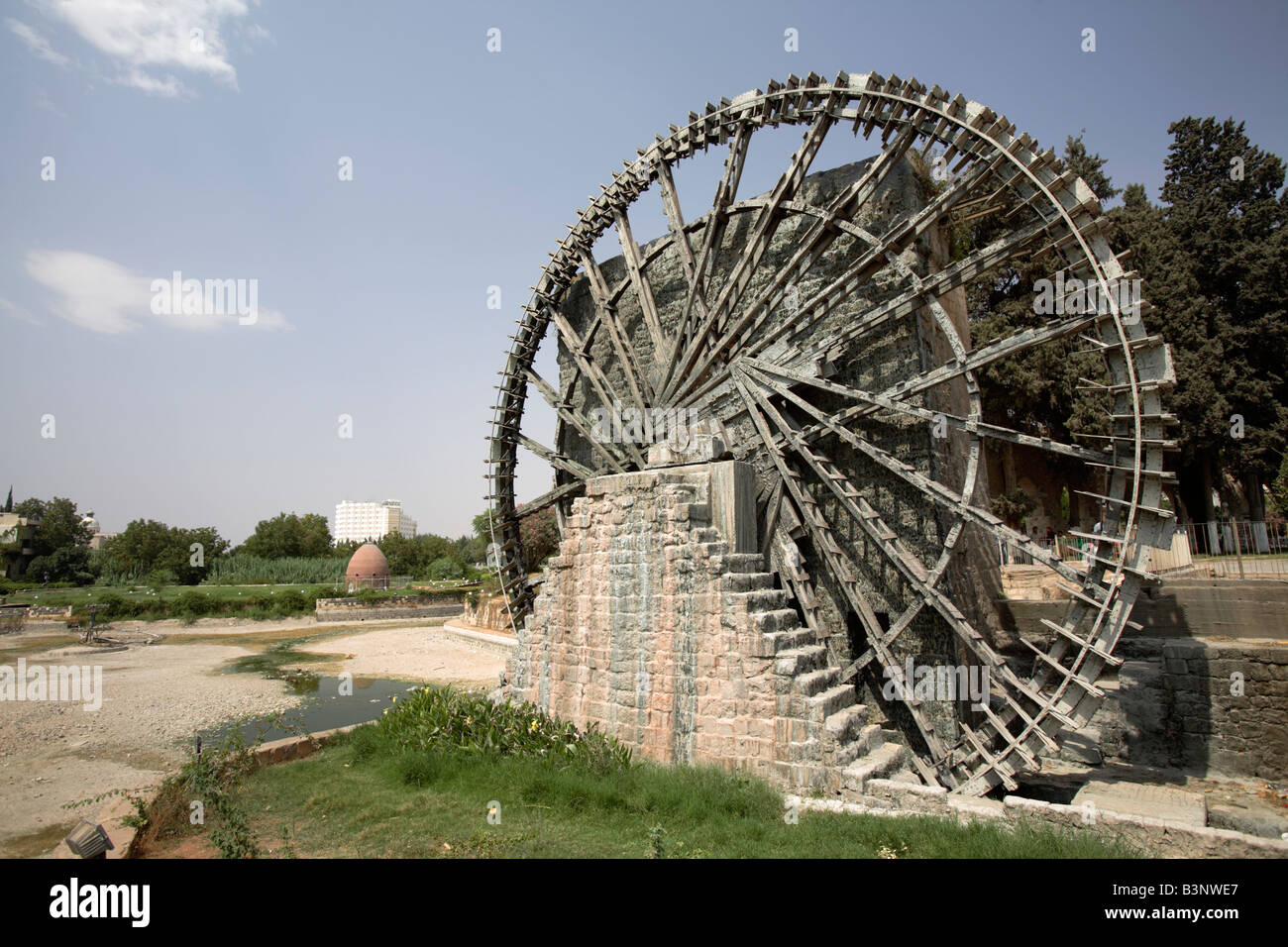 Les roues hydrauliques en bois géant aka Norias, sur l'Oronte, Hama, en Syrie Banque D'Images