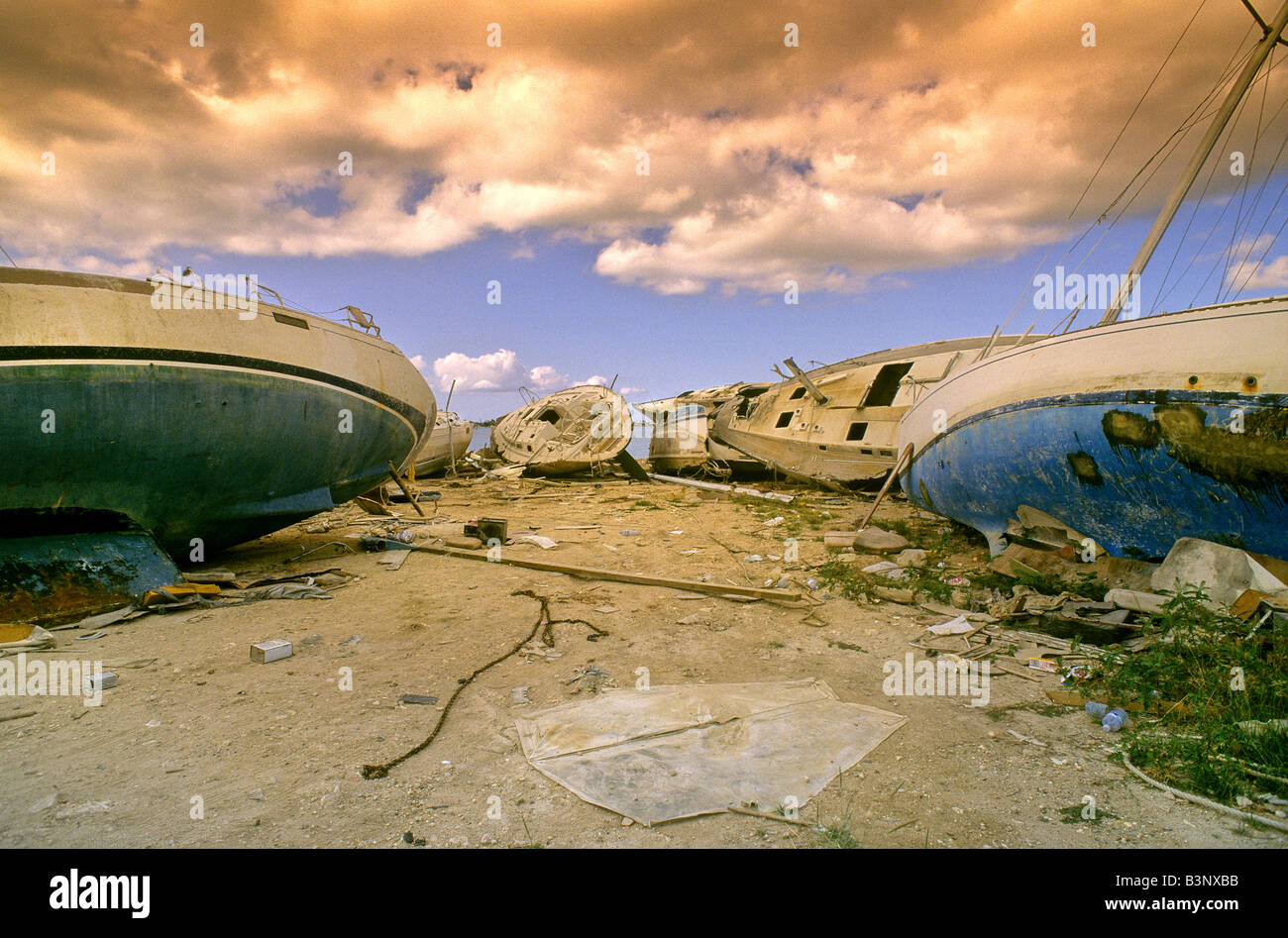 Naufrages sur un chantier naval après un ouragan dans les Caraïbes Banque D'Images