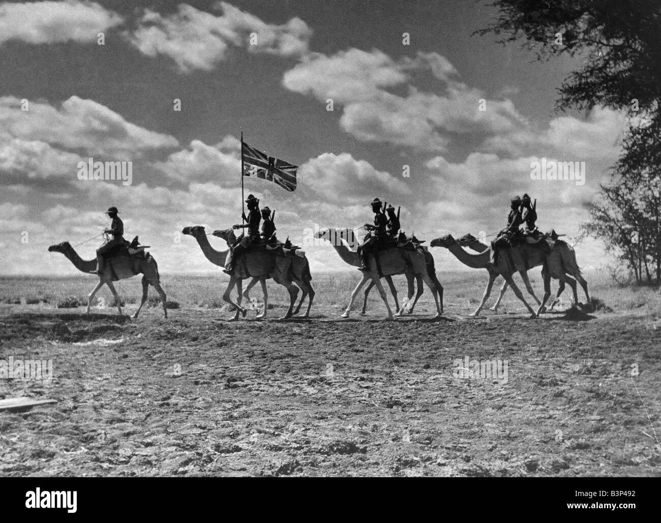 Le Corps du roi chameau s African Rifles Octobre 1945 L'Union Jack battant sur l'Abyssin Frontière de Brith Somalialand Banque D'Images