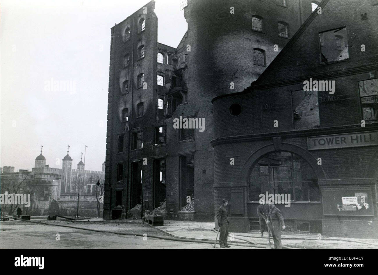 Blitz tiré du mot allemand Blitzkrieg guerre éclair c'est le nom anglais pour la Luftwaffe s'attaque nocturne soutenue Banque D'Images