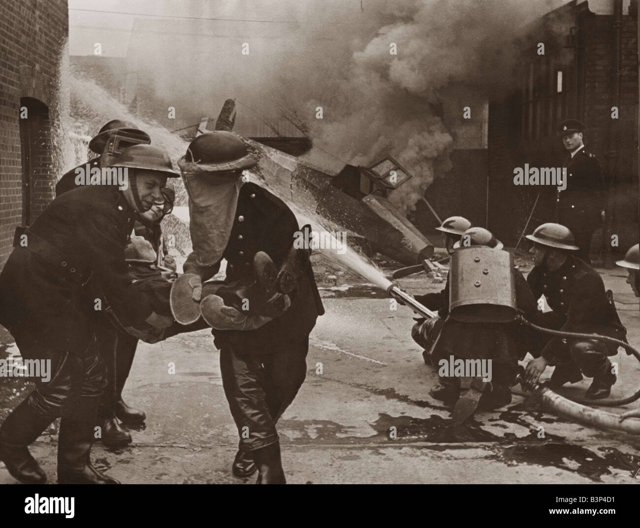 Blitz tiré du mot allemand Blitzkrieg guerre éclair c'est le nom anglais pour la Luftwaffe s'attaque nocturne soutenue Banque D'Images