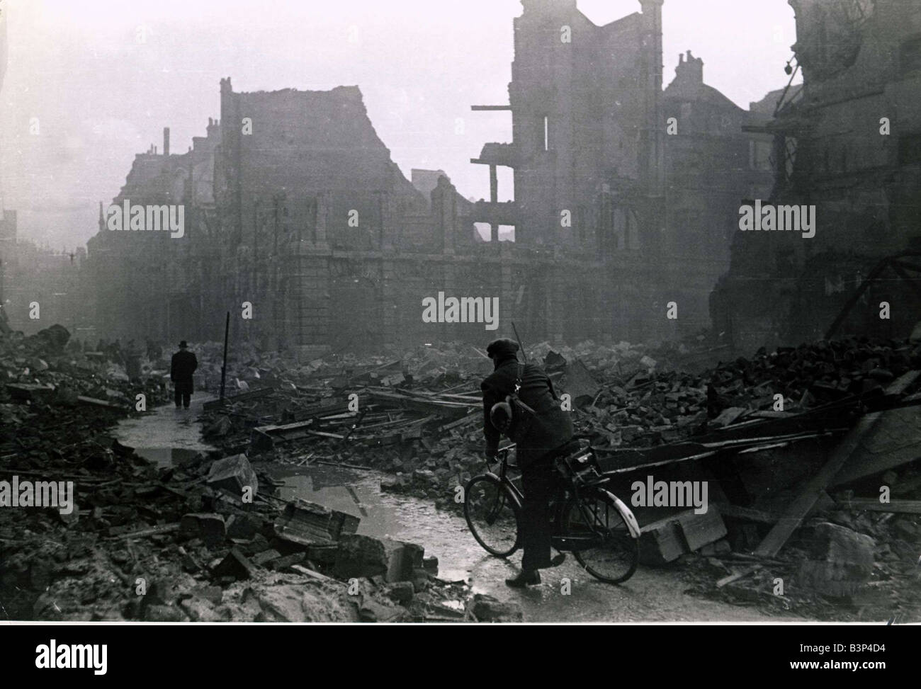 Blitz tiré du mot allemand Blitzkrieg guerre éclair c'est le nom anglais pour la Luftwaffe s'attaque nocturne soutenue Banque D'Images
