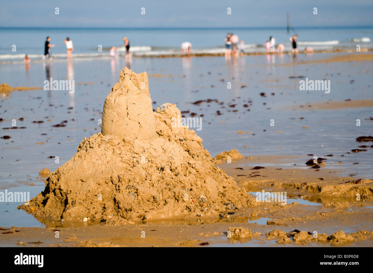 Sandcastle sur plage anglaise East Anglia Norfolk UK Banque D'Images