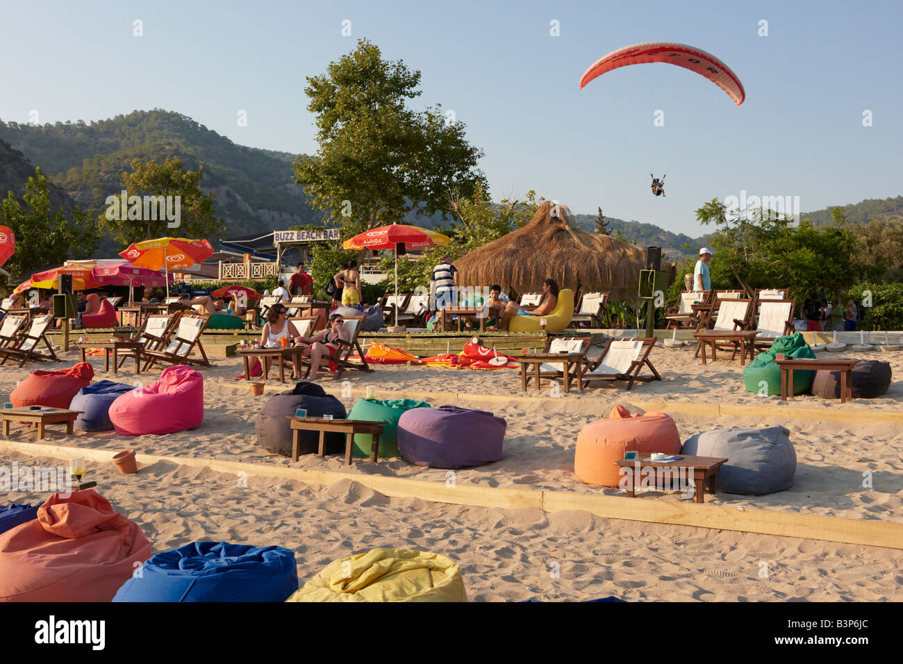 Belcekiz Beach Bar. Village Oludeniz, province de Mugla, Turquie. Banque D'Images