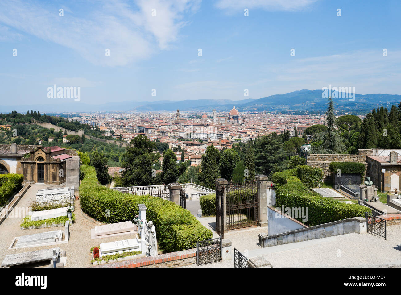 Sur la ville de l'église de San Miniato al Monte, Florence, Toscane, Italie Banque D'Images