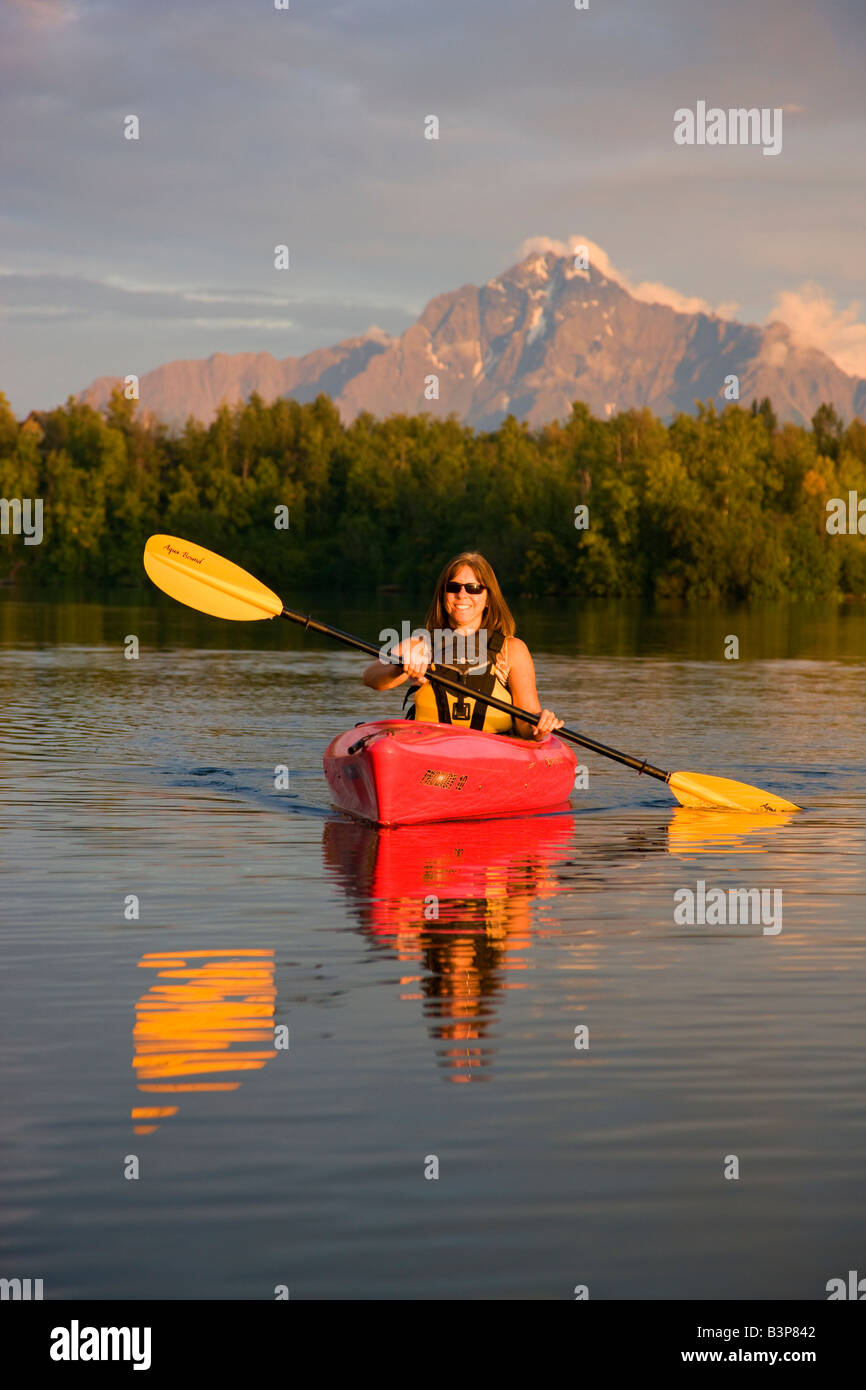 Kayak sur le lac doigt modèle Alaska Wasilla publié Banque D'Images