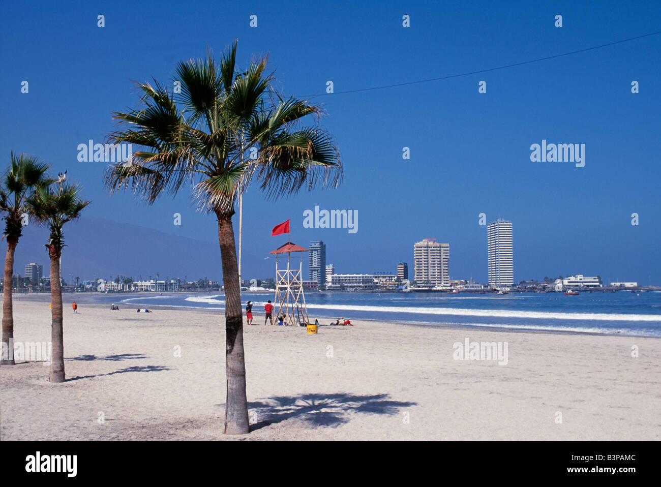 Chili, région 1, Iquique. Playa Cavancha, le plus central de la ville d'Iquique plages. Banque D'Images