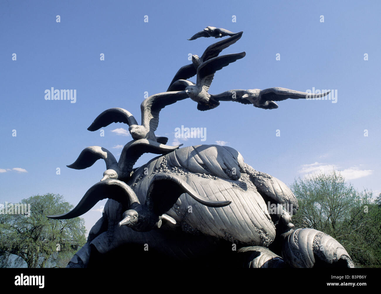 USA Washington DC United States Navy Marine andMerchant Memorial. Les vagues et les mouettes dans Lady Bird Johnson Park Banque D'Images