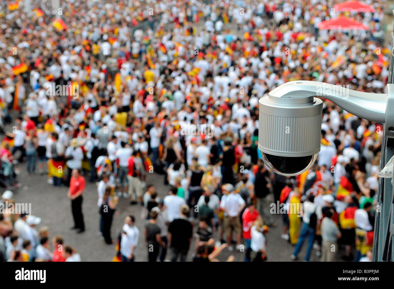 Les Championnats d'Europe de Football UEFA 2008, la consultation du public, place Schlossplatz, caméra de surveillance au Neues Schloss, N Banque D'Images