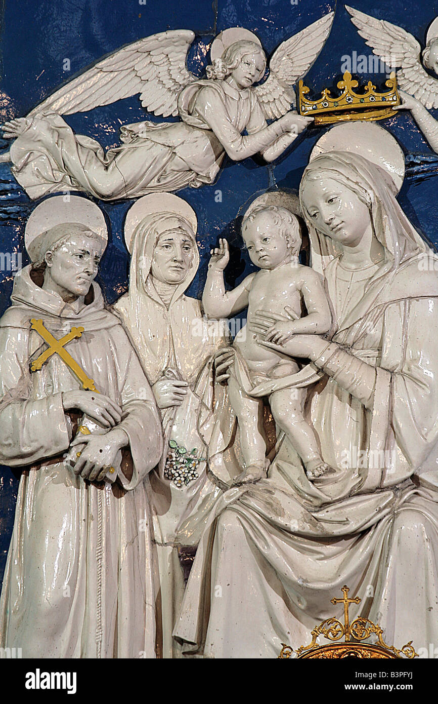 Madonna col bambino e i Santi sculpture, église Sant'Agata, Radicofani, Monte Amiata (côté siennoise) salon, Toscane, Italie Banque D'Images