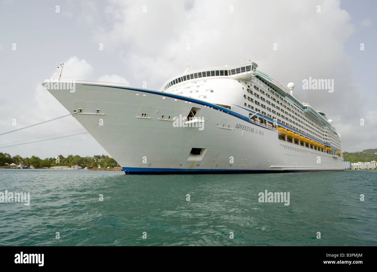 La Royal Caribbean Cruise ship 'aventure de la mer" à port , Castries St Lucia, "West Indies" Banque D'Images