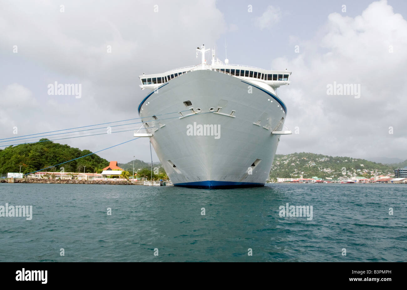 La Royal Caribbean Cruise ship 'aventure de la mer" à port au point Seraphine Castries, St Lucia, "West Indies" Banque D'Images