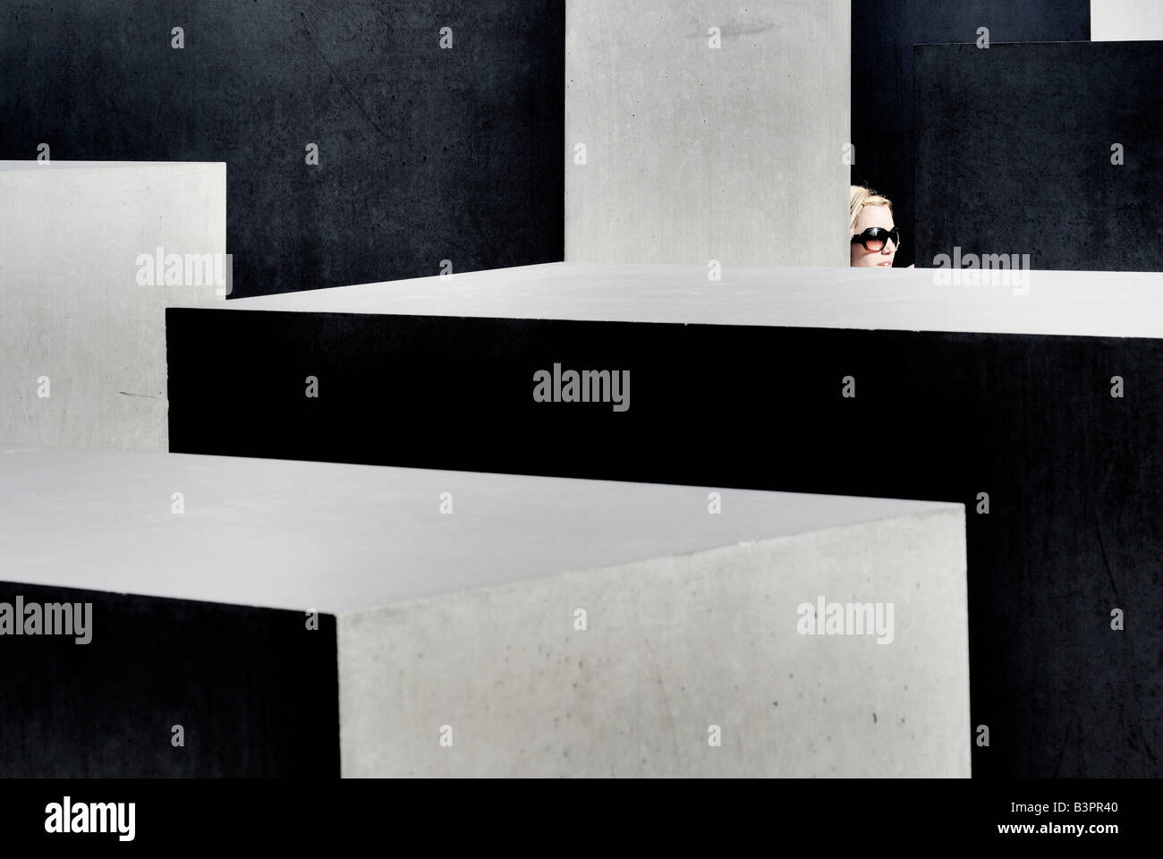 Holocaust Memorial et une personne, Berlin, Germany, Europe Banque D'Images