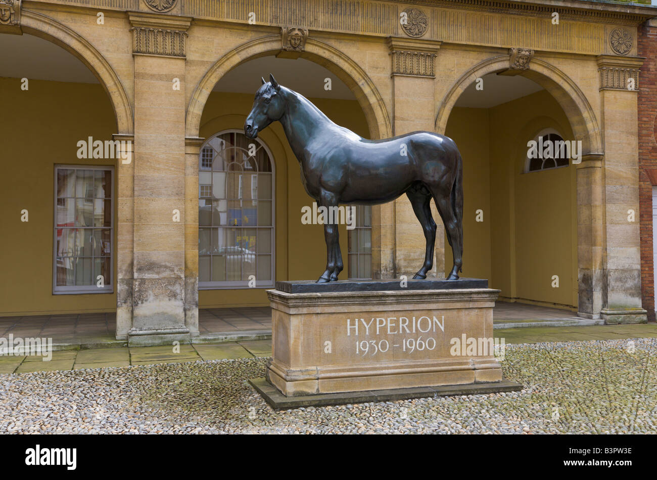 Statue de cheval de Hyperion, Jockey Club, Newmarket, Suffolk, Angleterre Banque D'Images