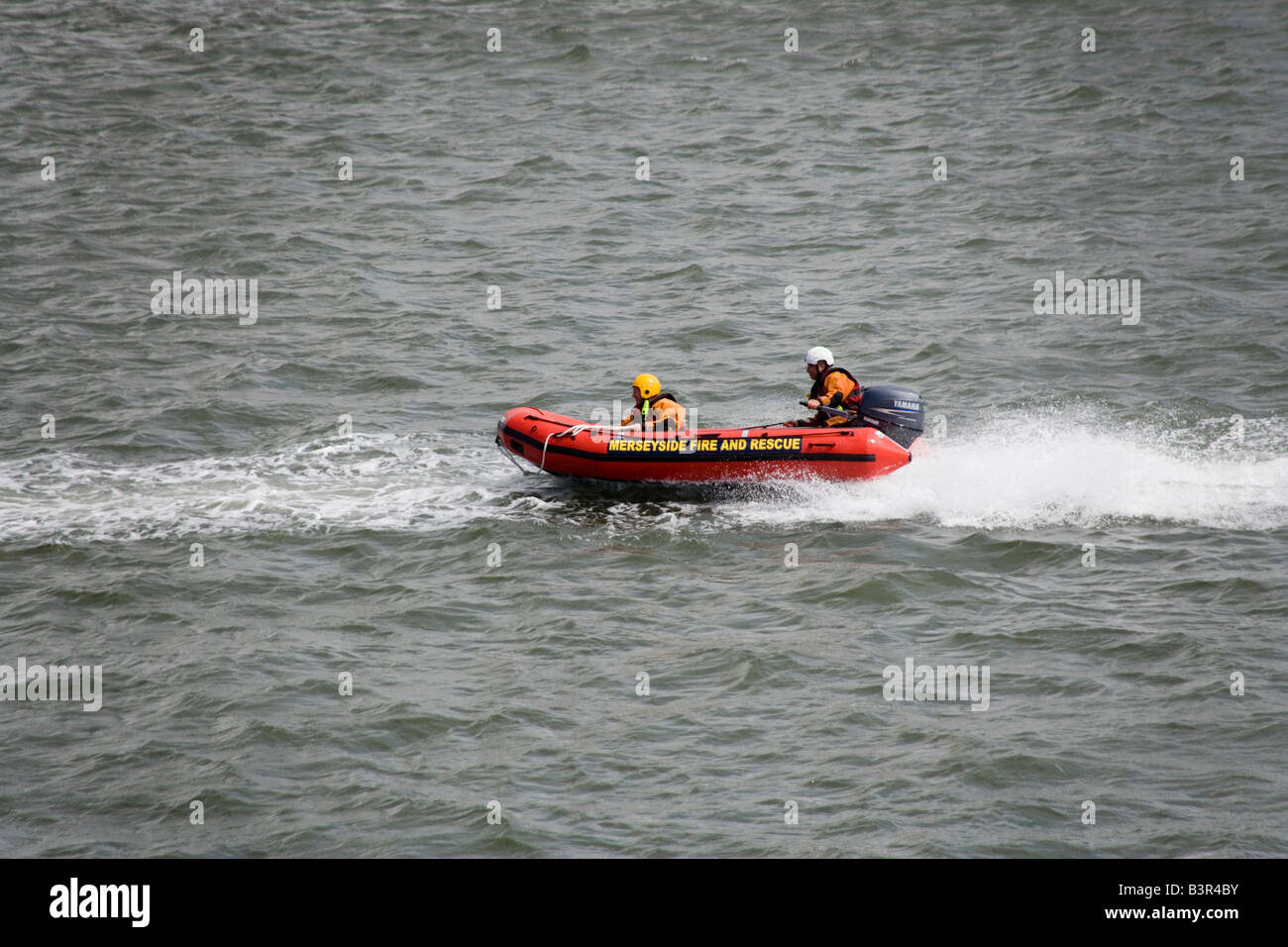 Service d'incendie et de sauvetage de Merseyside voile à la course des grands voiliers à Liverpool Juillet 2008 dans l'Édifice Wellington Dock Banque D'Images