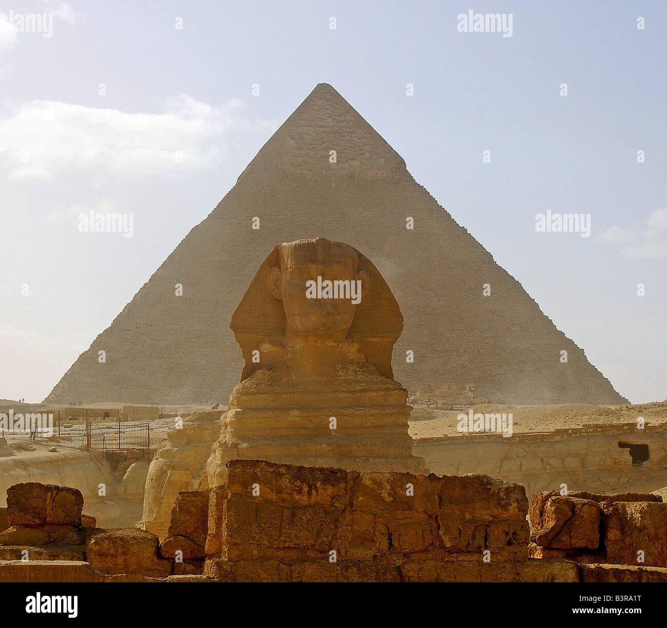 Le Sphinx et pyramide, Giza, Egypte Banque D'Images