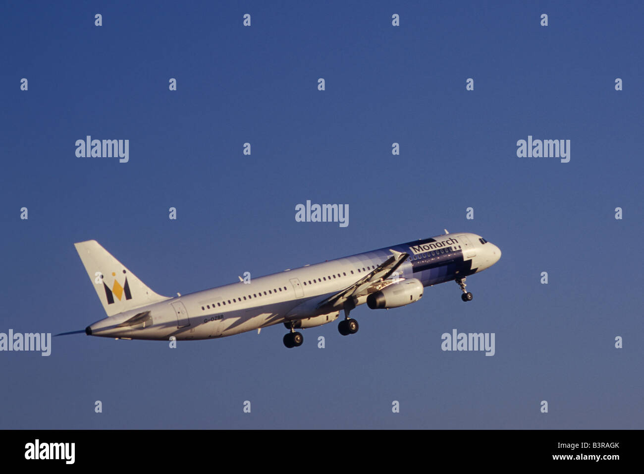 Monarch Airlines Airbus A321-231. de l'Aéronef G-OZBR au décollage de l'aéroport de Palma de Majorque. Banque D'Images