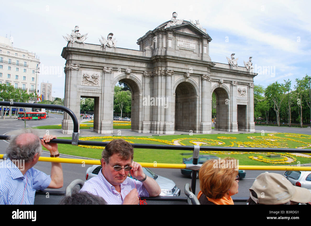 Puerta de Alcala de l'autobus. Madrid. L'Espagne. Banque D'Images