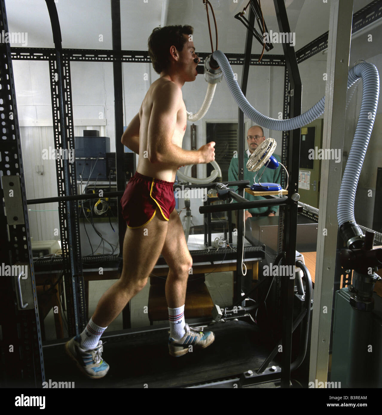 La prise de contrôle de la capacité pulmonaire de l'athlète Banque D'Images