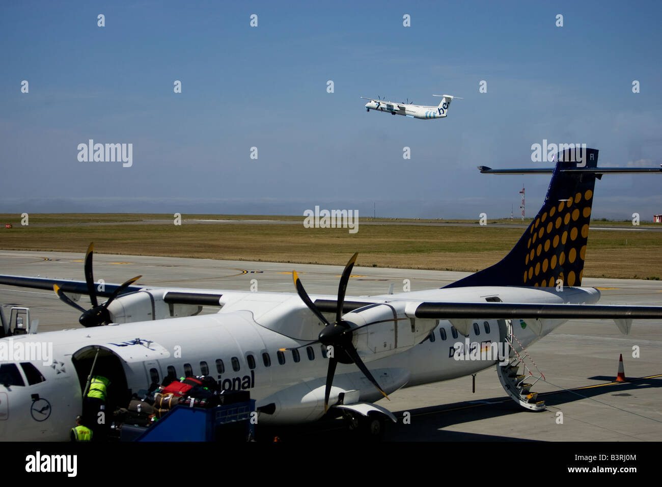 Lufthansa Regional Airport Aéroport britannique côté air Jersey Channel Islands Banque D'Images