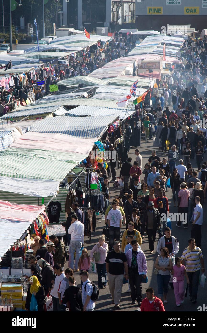 Marché du dimanche de Wembley London Borough of brent parking stade de Wembley England uk go Banque D'Images