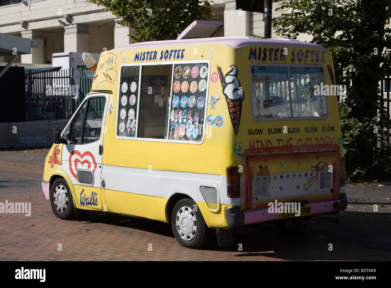 Mister softee mobile traditionnel ice cream van olympic way brent england uk go Banque D'Images