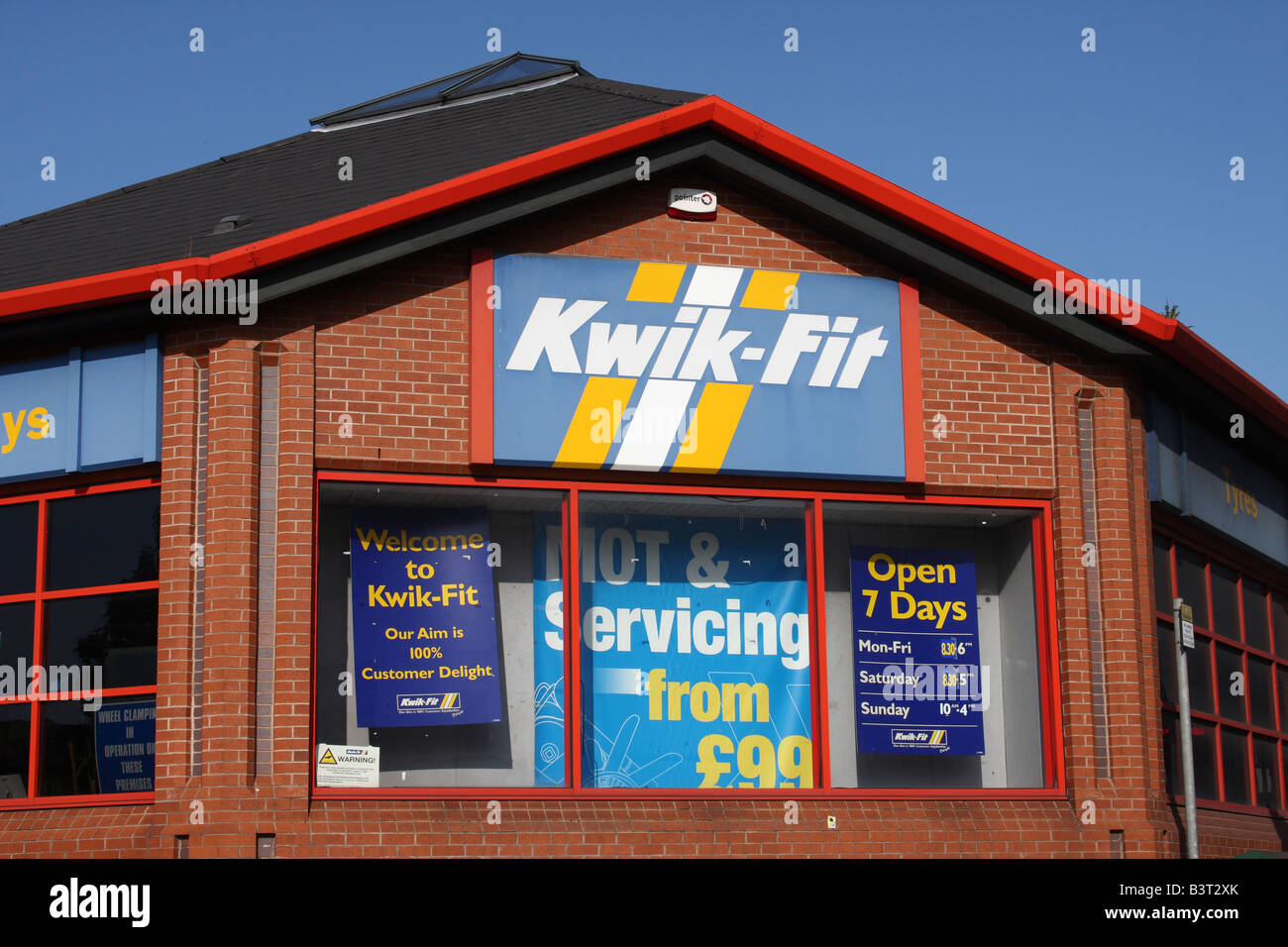 Un centre de services de Kwik-Fit, Nottingham, Angleterre, Royaume-Uni Banque D'Images