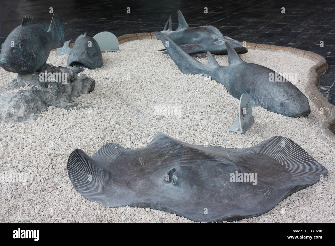 Sculptures d'un requin, raies, et le mérou. National Museum of Marine Biology and Aquarium, Checheng, Pingtung, Taiwan. Banque D'Images